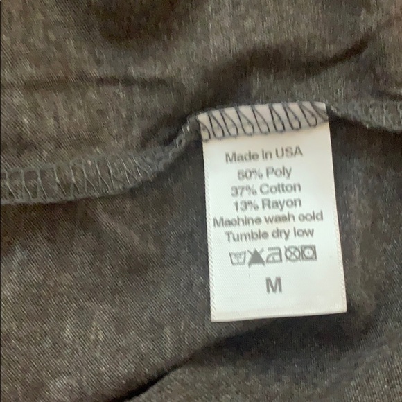 EXPLORE GREY POCKET TEE SIZE MEDIUM. NWT!! - Picture 5 of 5